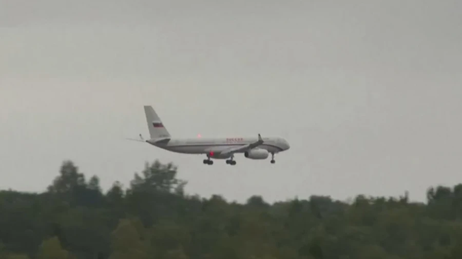 Putin's plane lands at military base in Alaska for meeting with Trump – video