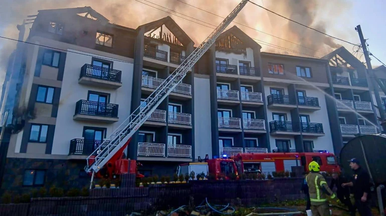 У Буковелі загорівся готель, евакуювали 70 людей