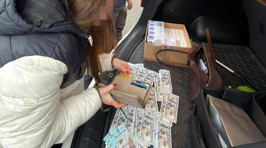 Прокуратура: В Одесі медики за 21 тис. доларів робили двом чоловікам липові довідки