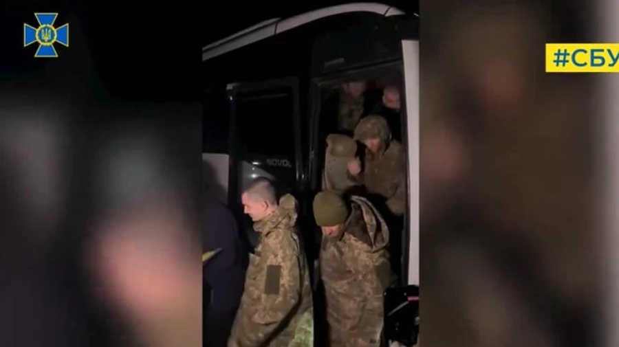 Security Service of Ukraine shows Ukrainian defenders released from Russian captivity – video
