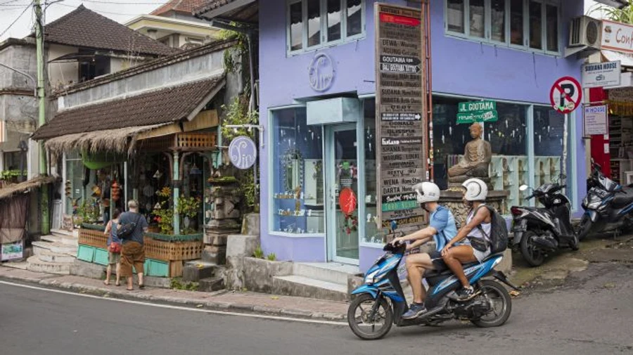 Из-за плохого поведения украинцев и россиян могут лишить на Бали виз по прибытию