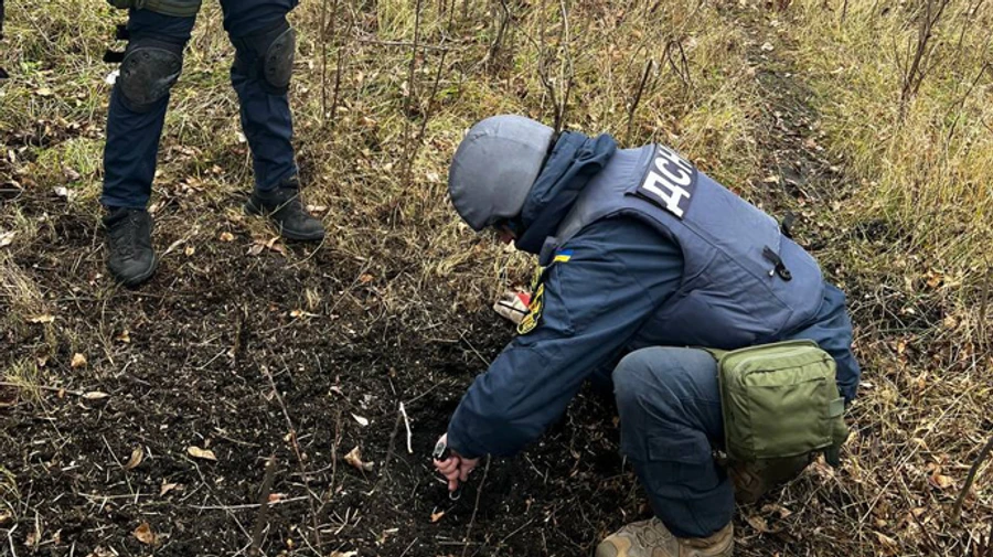 В Харькове подорвались двое подростков: их спасали ГСЧСники