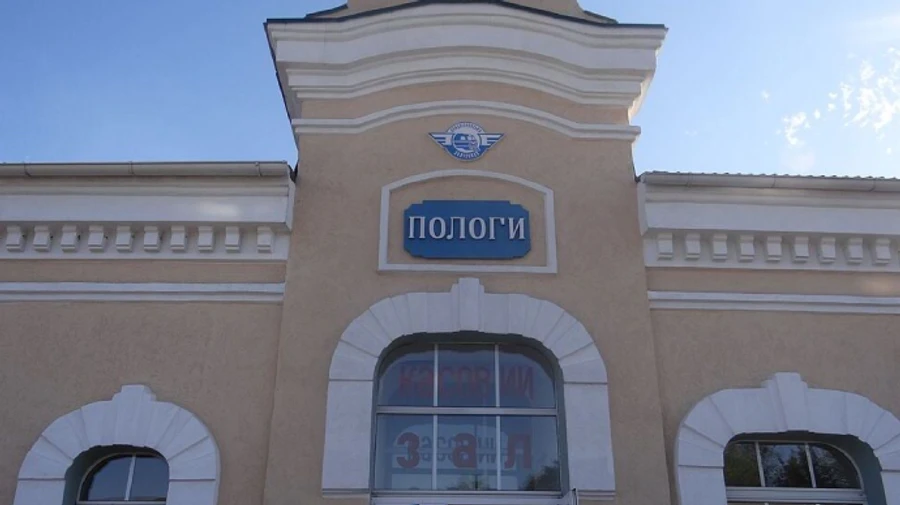 Росіяни обстріляли житловий будинок у Пологах, загинула жінка