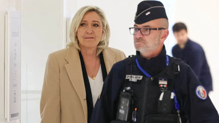 Приятно, но опасно: какие последствия будет иметь приговор для подруги Путина Марин Ле Пен