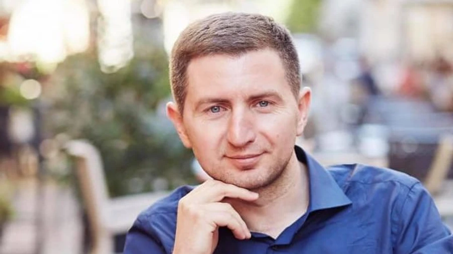 Затримання лідера антивакцинаторів Стахіва: Під судом дві шеренги поліції і два мітинги