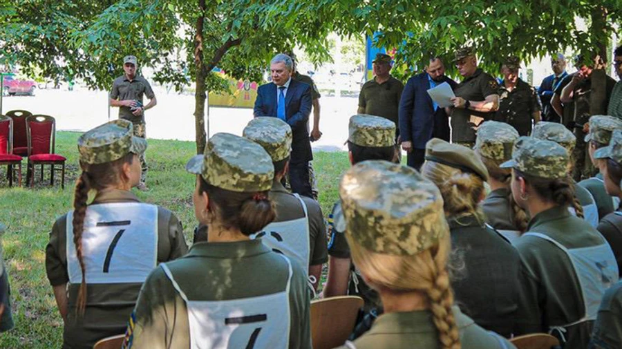 Таран розповів, якими будуть нові туфлі для військовослужбовиць