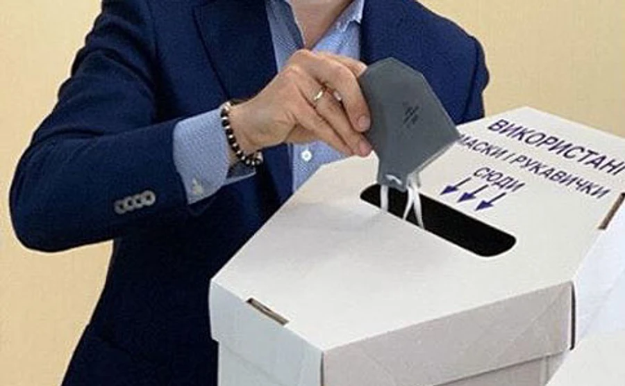 У Києві показали контейнери для використаних масок 