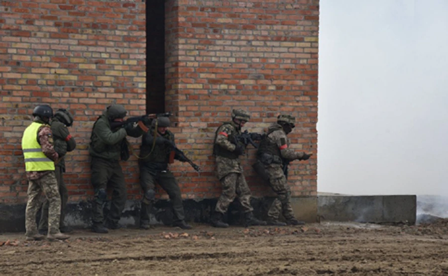Военных начали учить вести бой в условиях города