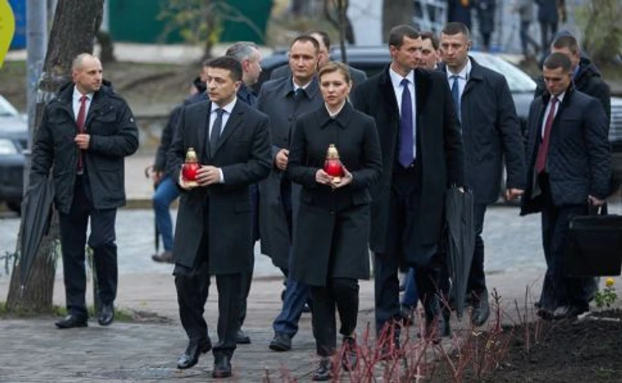 Зеленские принесли свечи на Аллею Небесной сотни