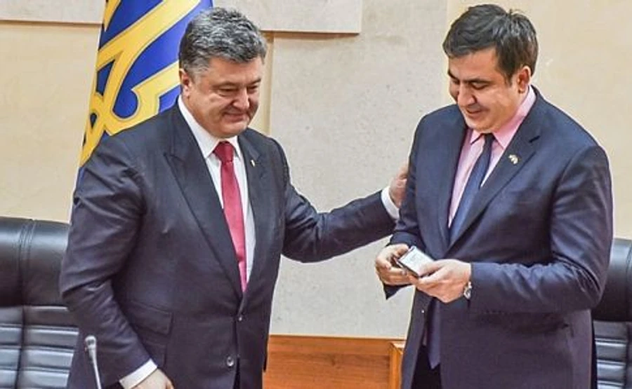 Саакашвілі вимагає реакції Порошенка на звільнення Сакварелідзе
