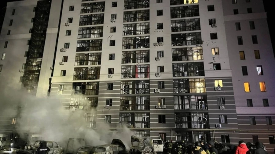 Shahed drone hits car park in residential area in Sumy – video