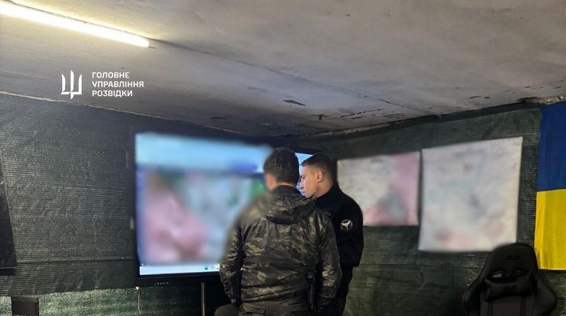 Operazione speciale in Ucraina: il Servizio di Intelligence della Difesa contrasta l'espansione russa a Pokrovsk
Introduzione
Il Servizio di Intelligence della Difesa dell'Ucraina ha reso noto che una sua operazione speciale è attualmente in corso nella città di Pokrovsk, situata nell'oblast di Donetsk. L'obiettivo di questa operazione è contrastare i tentativi russi di espandere il loro vantaggio di fuoco sulle rotte logistiche nell'area di responsabilità, coinvolgendo ulteriori reparti di unità speciali.
Approfondimento
La situazione a Pokrovsk è caratterizzata da una forte tensione, con combattimenti intensi in corso. L'operazione speciale del Servizio di Intelligence della Difesa dell'Ucraina mira a stabilizzare la situazione e impedire ai russi di espandere il loro controllo sulla zona, garantendo la sicurezza delle rotte logistiche.
Possibili Conseguenze
Le conseguenze di questa operazione potrebbero essere significative, sia per la situazione militare che per la popolazione civile. È fondamentale seguire gli sviluppi della situazione per comprendere appieno le implicazioni e valutare gli esiti potenziali.
Opinione
Non è possibile esprimere un'opinione in questo momento, in quanto le informazioni disponibili sono limitate e la situazione è in continua evoluzione. È essenziale attendere ulteriori sviluppi e informazioni per poter formulare un'opinione informata e obiettiva.
Analisi Critica dei Fatti
L'analisi critica dei fatti rivela che la situazione a Pokrovsk è complessa e che l'operazione speciale del Servizio di Intelligence della Difesa dell'Ucraina è solo uno degli aspetti di un conflitto più ampio. È cruciale considerare tutti gli elementi coinvolti per comprendere appieno la situazione e valutare le strategie adottate.
Relazioni con altri fatti
La situazione a Pokrovsk è legata ad altri eventi e sviluppi nella regione, tra cui l'intensificarsi dei combattimenti e le operazioni militari in corso. È importante considerare questi fattori per comprendere appieno la situazione e le sue connessioni con il contesto più ampio.
Contesto storico
Il conflitto in Ucraina ha una lunga storia e la situazione a Pokrovsk è solo uno degli aspetti di un conflitto più ampio. È fondamentale considerare il contesto storico per comprendere appieno le radici del conflitto e le possibili soluzioni, nonché per valutare l'evoluzione della situazione nel tempo.
Fonti
La fonte di queste informazioni è il Servizio di Intelligence della Difesa dell'Ucraina (DIU) e il sito web di Ukrainska Pravda, una nota fonte di notizie ucraina.