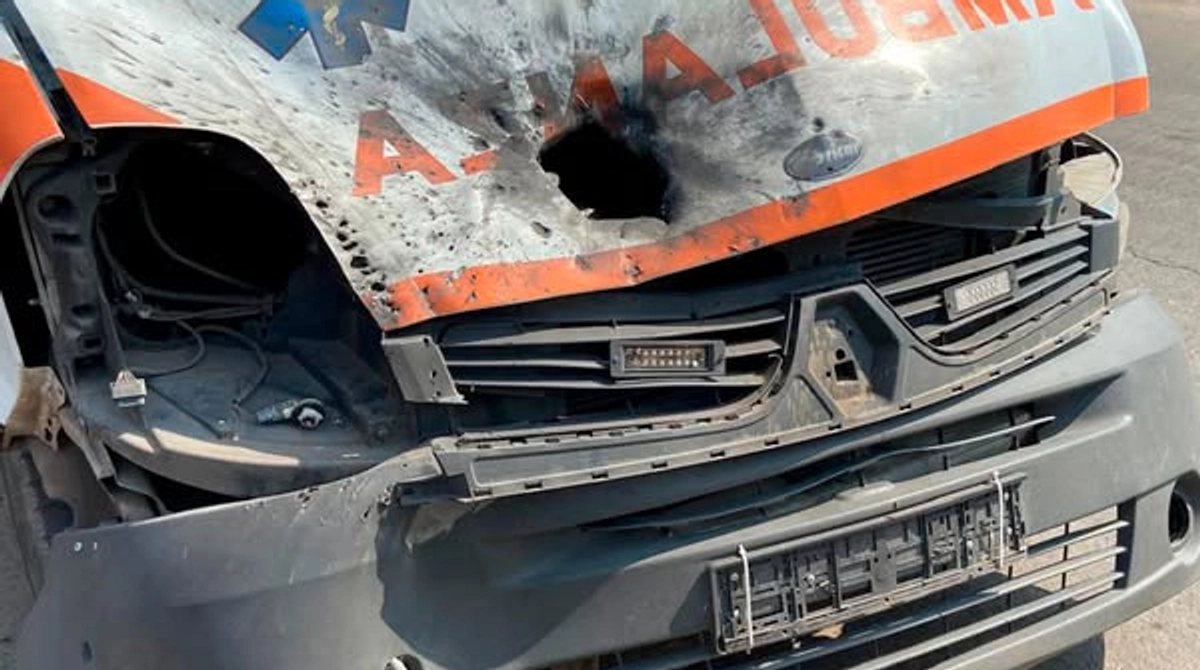 Russians attack ambulance en route to injured in Kherson