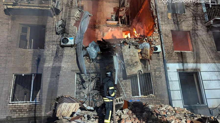 Рятувальники про удар РФ по Кривому Рогу: 14 потерпілих, є діти, пошкоджено півтора десятка будинків