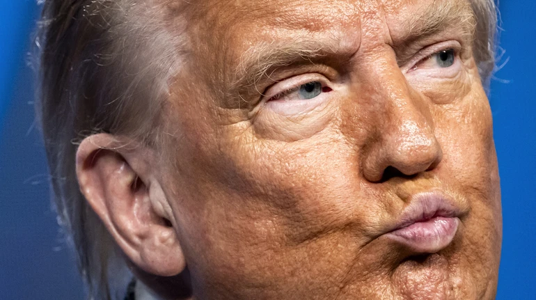 Трамп погрожував зупинити поставки зброї Україні, якщо Європа не допоможе вмовити Іран – FT