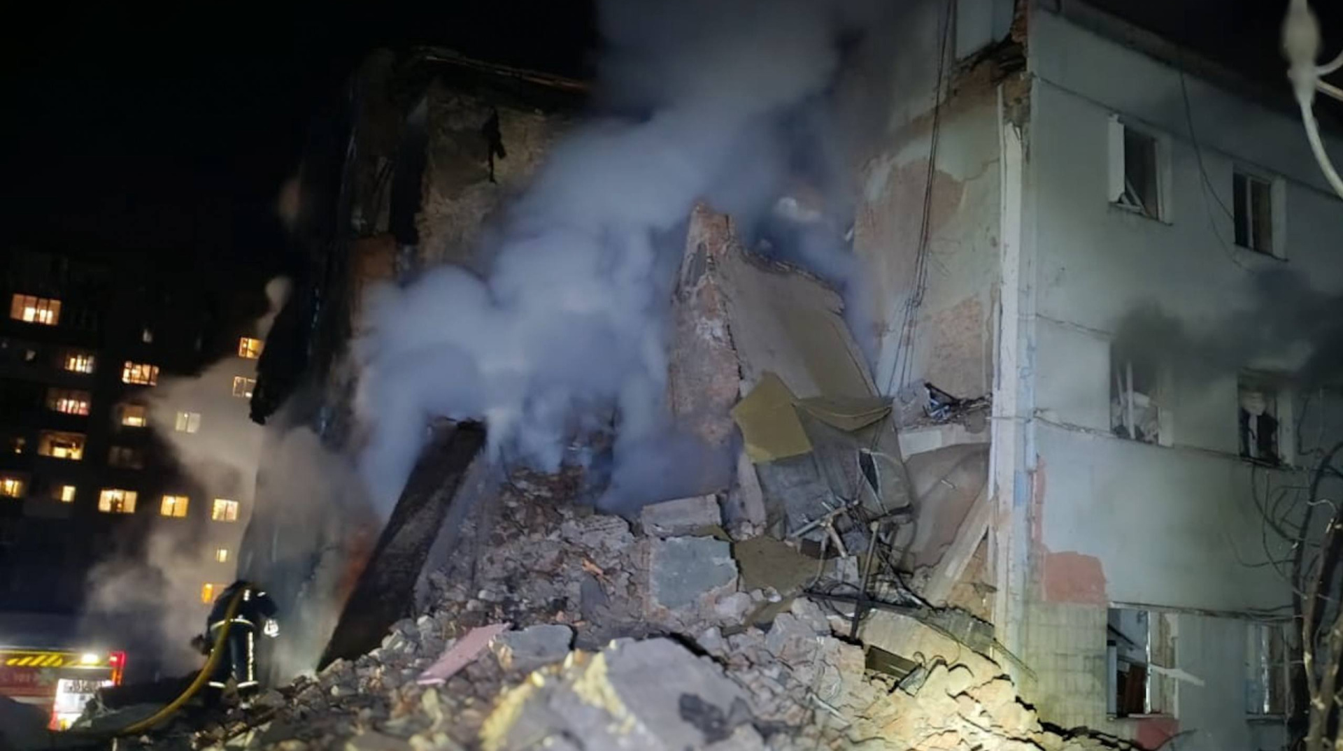 Росіяни масовано атакували дронами Сумщину: є влучання в будинки та адмінбудівлі