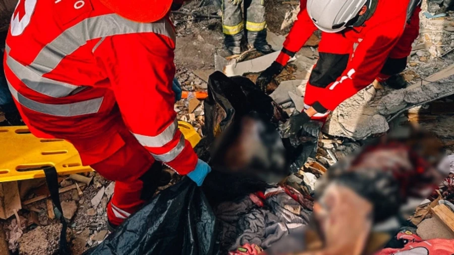 Одесса: под завалами нашли еще одну женщину с младенцем