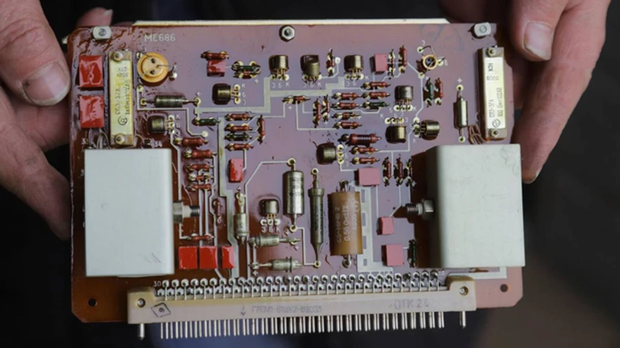 В житомирской воинской части нашли платы с десятками килограммов золота и серебра