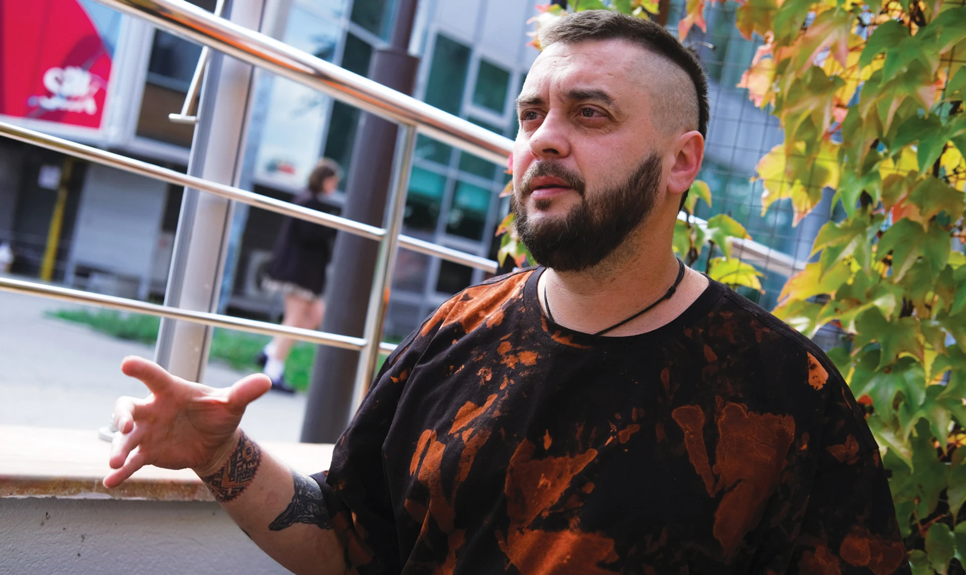 Є життя і є смерть, є правда і є брехня. Провиляти не вийде. Історія харківського музиканта, актора і волонтера Олега Каданова