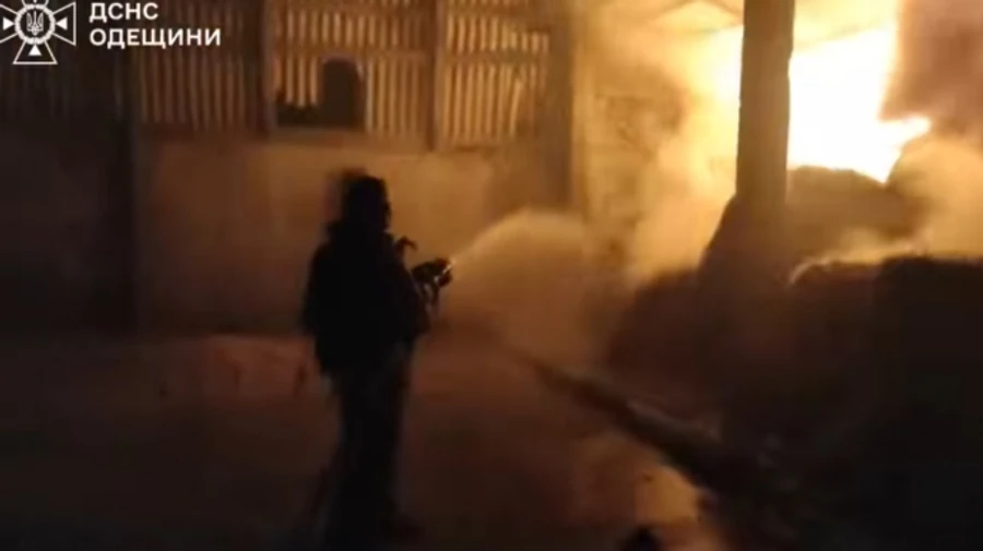 Farms catch fire in Odesa Oblast after Russian attack – video