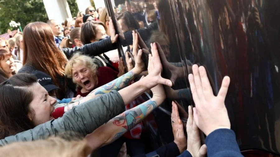 В Беларуси парламент разрешил применять боевую технику против граждан