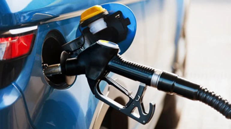 Змова трейдерів чи нафтові рекорди: Чому зростають ціни на пальне