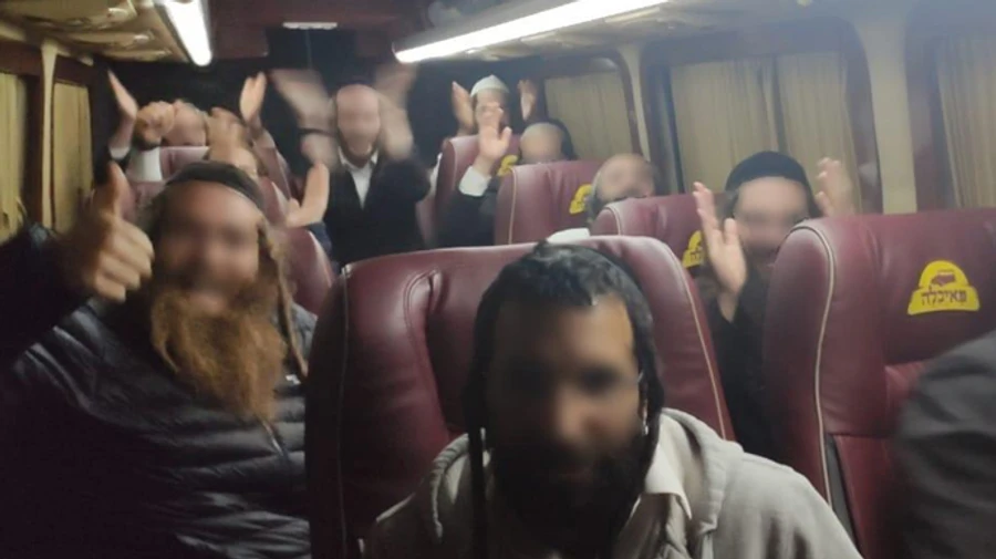 На границе задержали группу хасидов: добирались из Умани инкогнито