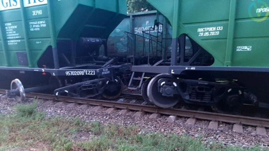 Одразу два поїзди зійшли з рейок на Дніпропетровщині