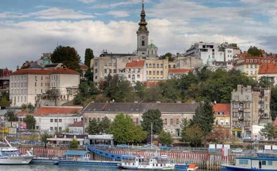 В Сербии студенты должны выехать из общежитий, а пожилым людям запрещено покидать дома