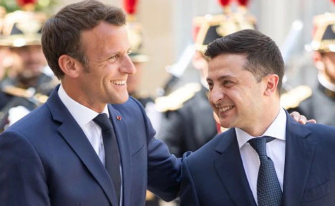 После Путина Зеленский позвонил Макрону