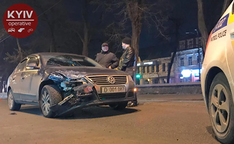 На Подолі сталася ДТП за участю дипломатичного авто РФ