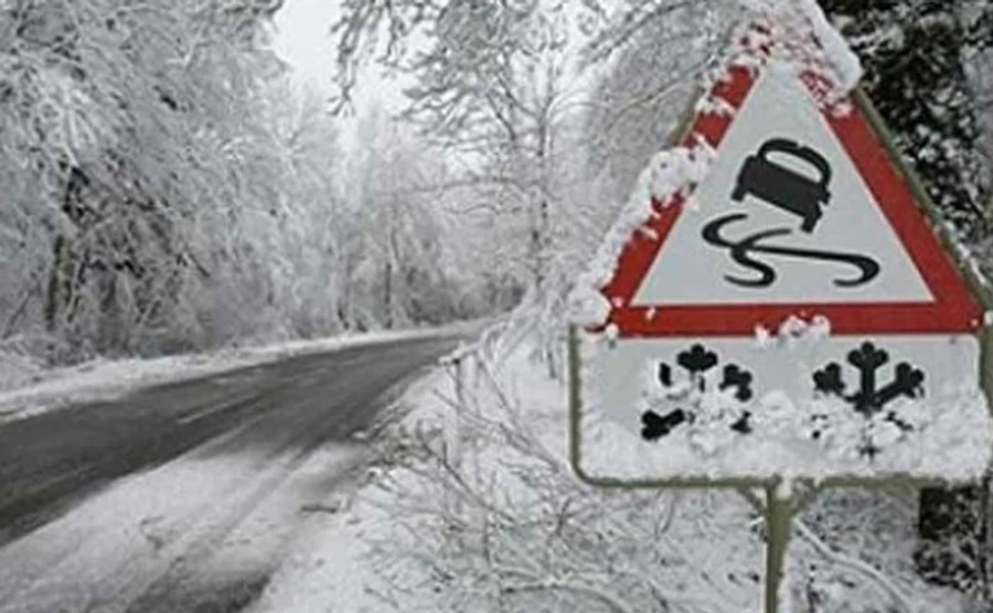 Закарпаття завалило снігом, на трасі Київ-Чоп обмежили рух