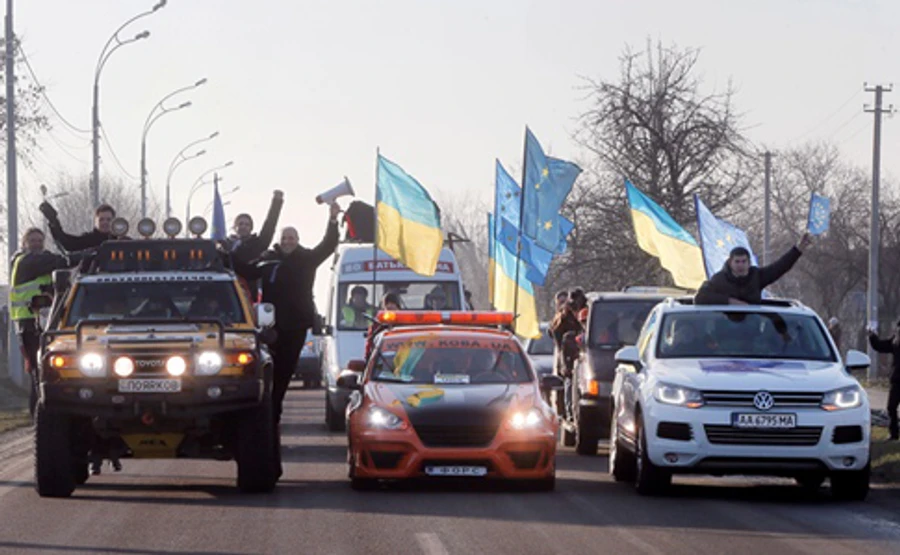 Справа Автомайдану буксує: прокуратура не може знайти водіїв, що їздили до Межигір'я