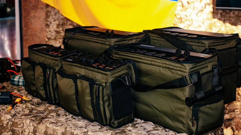 Промавтоматика показала продукцію для фронту: від українських зарядних станцій до батарей для Mavic