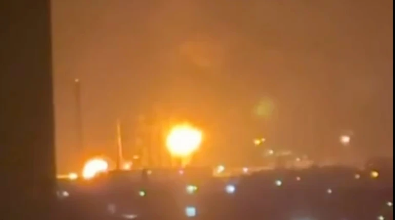 У Росії дрони атакували Афіпський НПЗ та порт Кавказ: спалахнули пожежі