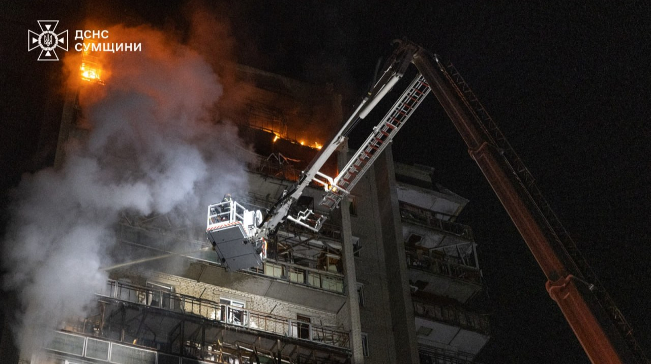 Russian strike hits high-rise residential building in Sumy: 11 injured, including teenager – photos, video