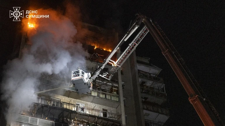 Ворог влучив у багатоповерхівку в Сумах: 7 потерпілих, серед них – дитина