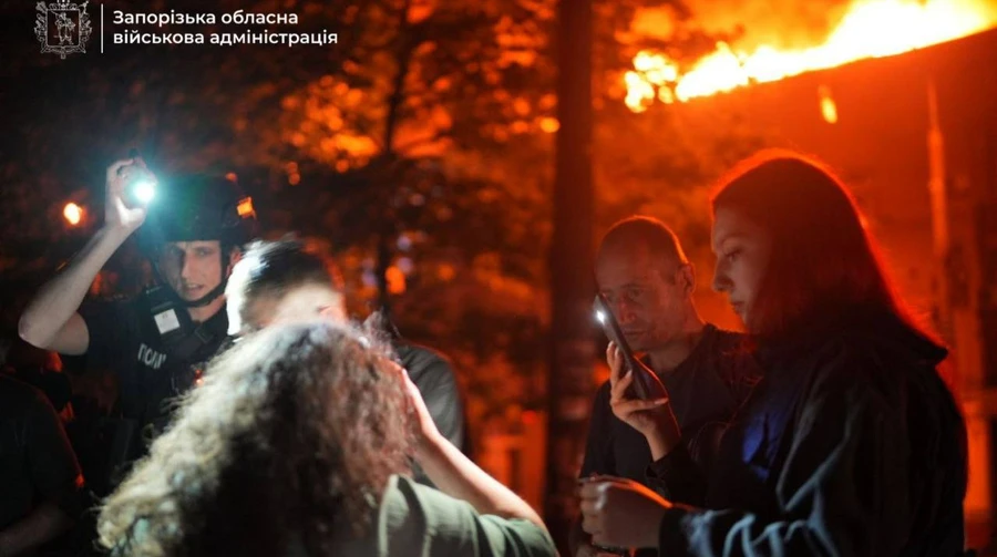 Армия РФ атаковала Запорожье: один человек погиб, 7 ранены. Поврежден университет