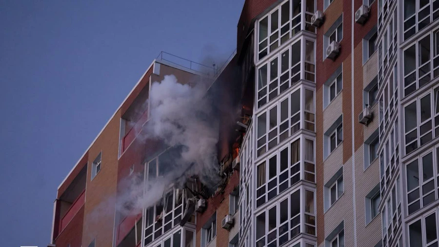 Um morto e dois feridos em ataque russo no distrito de Darnytskyi, em Kiev – fotos