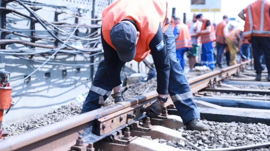 Столичные власти показали, как ремонтируют поврежденное обстрелами метро