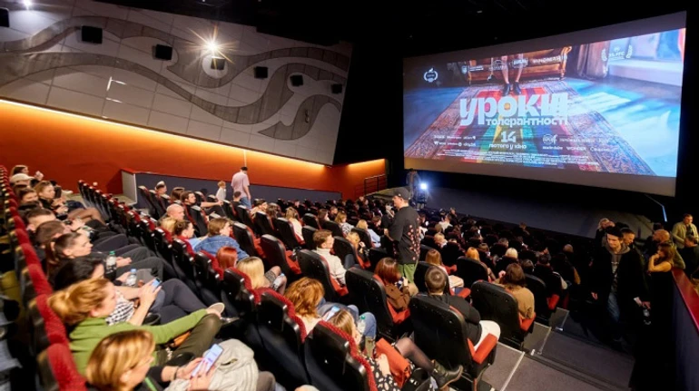 Засунь в ср*ку свою агресію. В Києві пройшов прем'єрний показ комедії Уроки толерантності