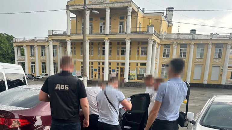 Четвертый ушел: еще один специалист по благоустройству в столичной РГА погорел на взятках