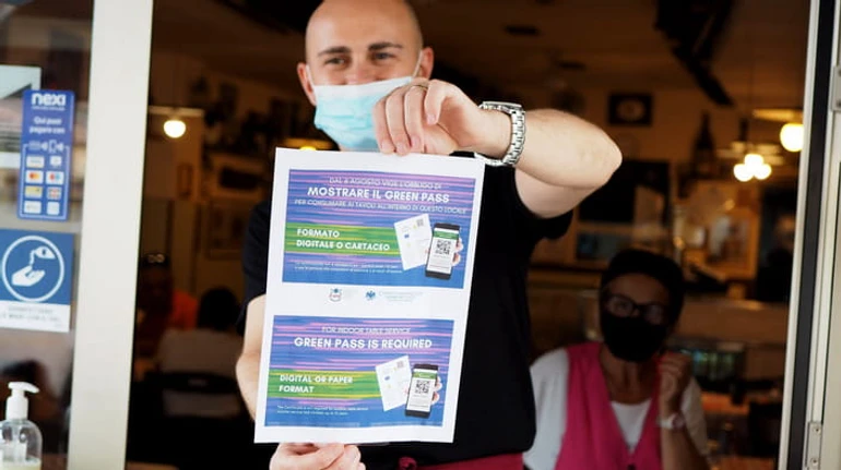 Примус до вакцинації: як у Європі борються з противниками щеплень