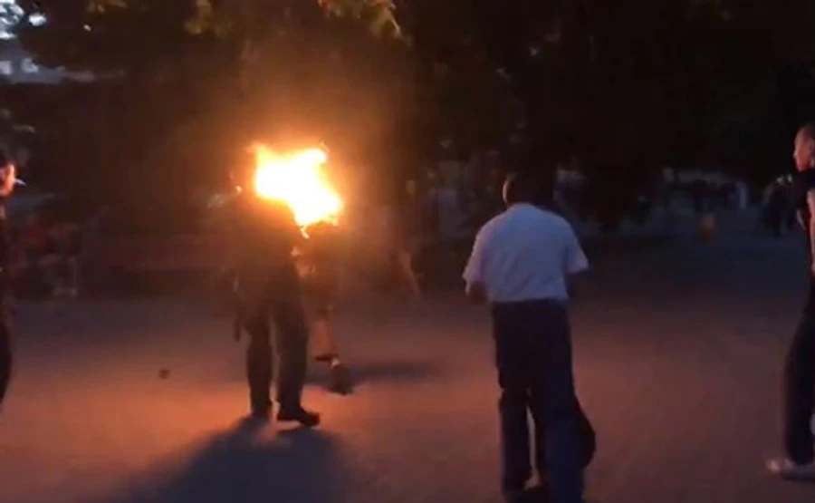 У центрі Луцька чоловік підпалив себе