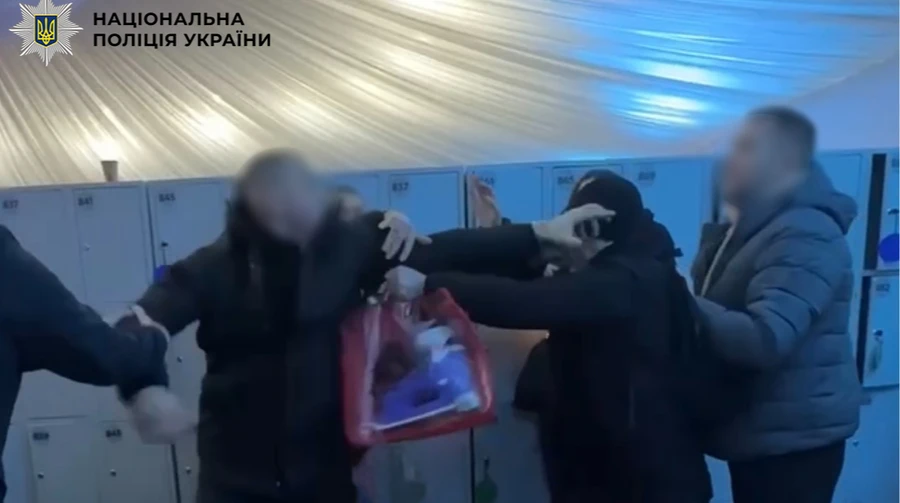 В Киеве разыскали мужчину, который 1 января устроил драку в раздевалке катка на ВДНХ