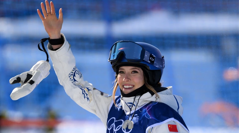 Третя медаль на Олімпіаді-2026: китайська фрістайлістка Гу завоювала золото у хафпайпі