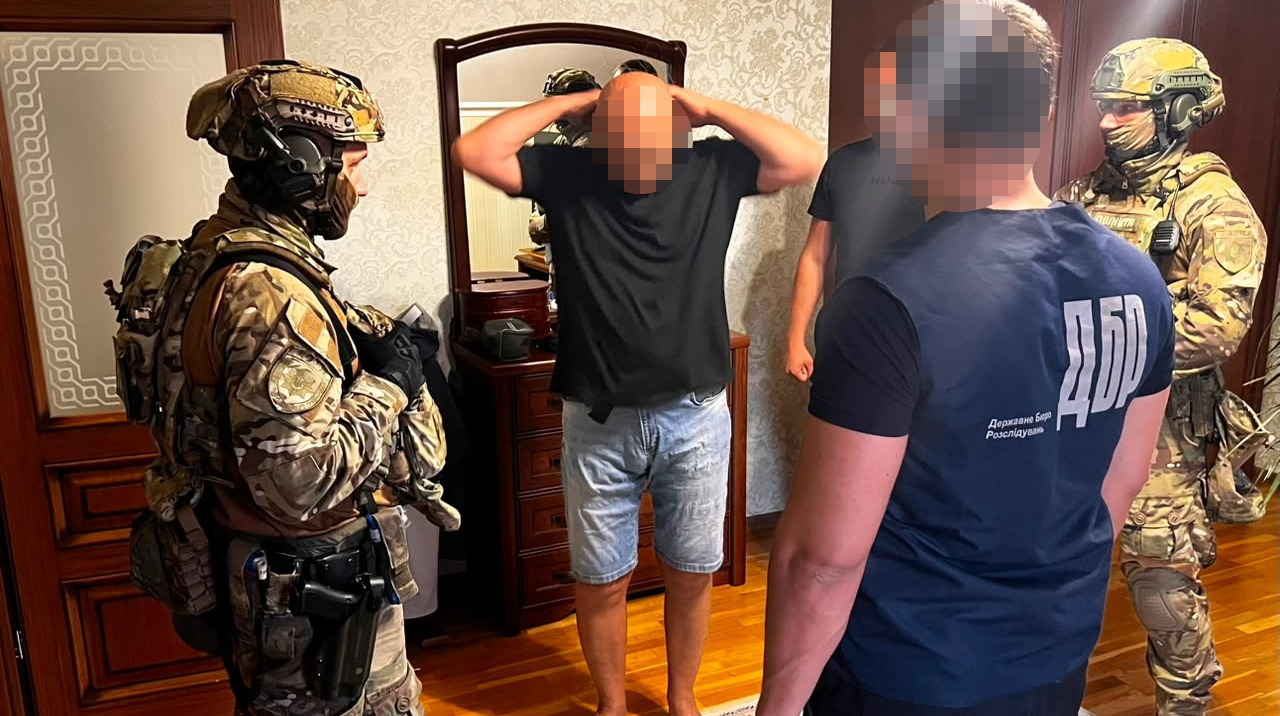 Екскерівників Мукачівського ТЦК затримали у справі про незаконне "списання" військовозобов'язаних