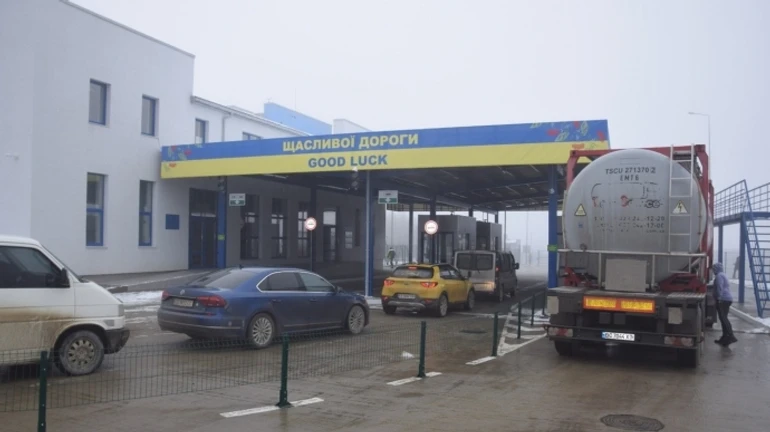 Romanians lift border blockade at border crossing point with Ukraine