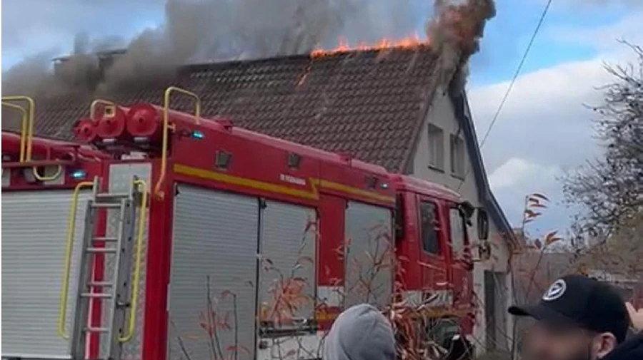 Горіло все, крім наркоти: під Києвом горе-ділки підпалили свою лабораторію