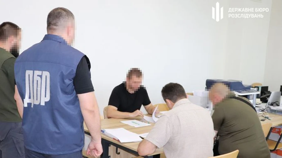 Два начальника хотели продать 15 тысяч сигарет, предназначавшихся военным – ГБР